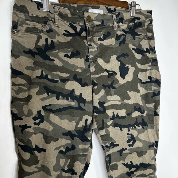 New York & Company Camouflage Jean - Picture 4 of 7